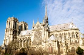 Nhà thờ hơn 850 tuổi giữa thành phố Paris
