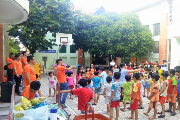 TST tourist with Linh Xuan Center for Child Care and Protection